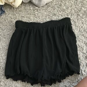 NEW WITH TAGS! Lettuce cut black shorts F21 Size Small